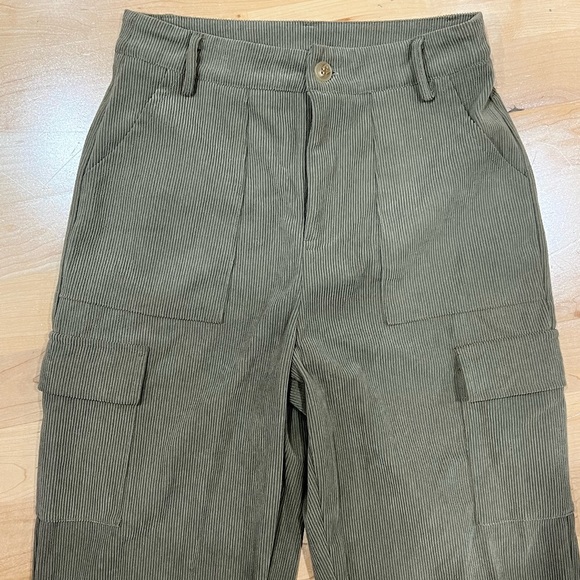 Corduroy Cropped Cargo Pants - Picture 2 of 4